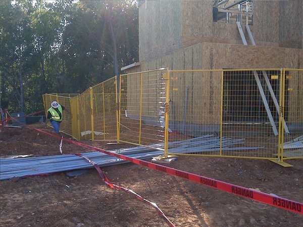 Perimeter Security Welded Wire Fence Panels Around House Construction Site